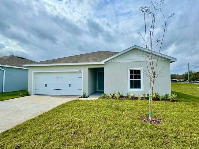 Building Photo - Three Bedroom Home in Winter Haven For Rent!