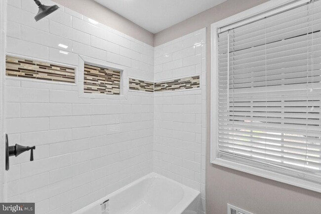 Building Photo - 131 Stanmore Rd