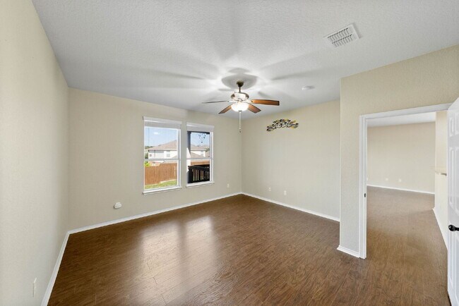 Building Photo - Flexible 5-Bedroom Rental Home in Alamo Ra...