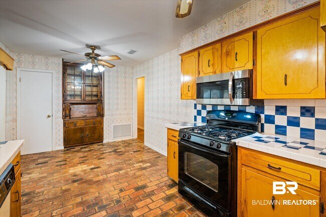 Building Photo - 7300 Cypress Ave