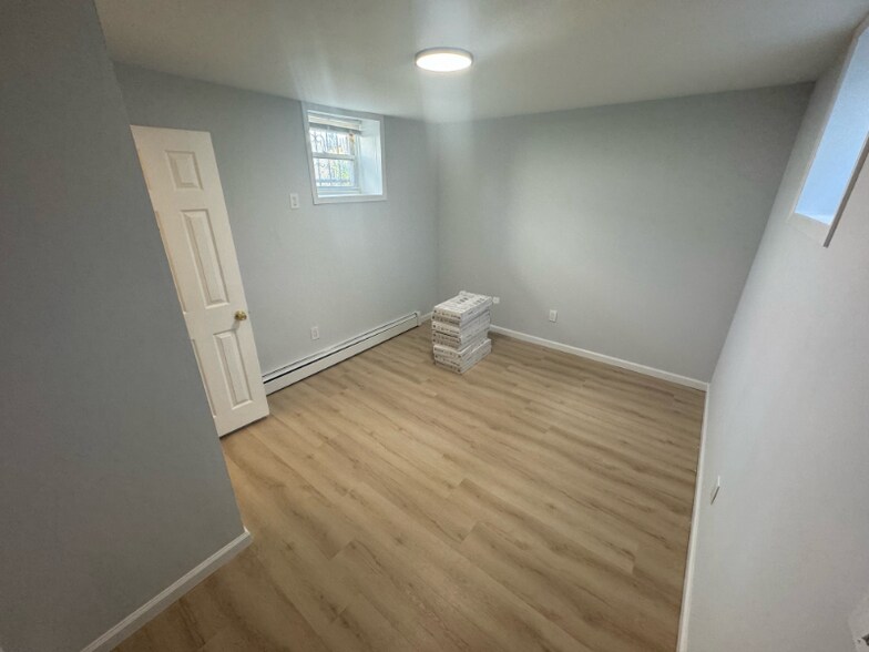 Building Photo - 106 E 5th St