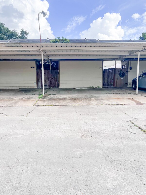 Building Photo - 12933 High Star Dr