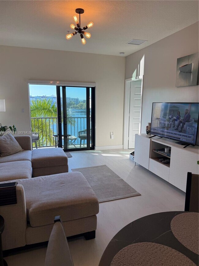 Building Photo - 4725 NW 85th Ave