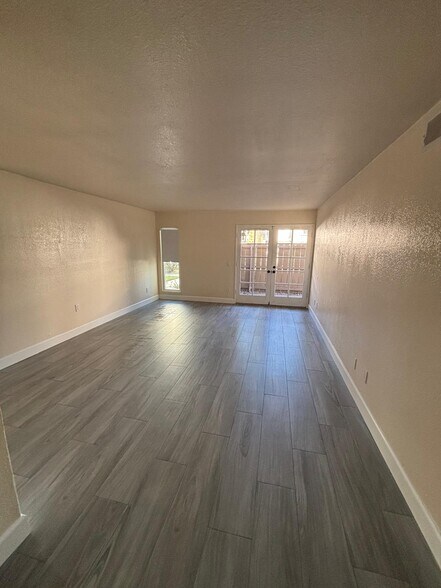 Building Photo - 1727 Melrose Ave