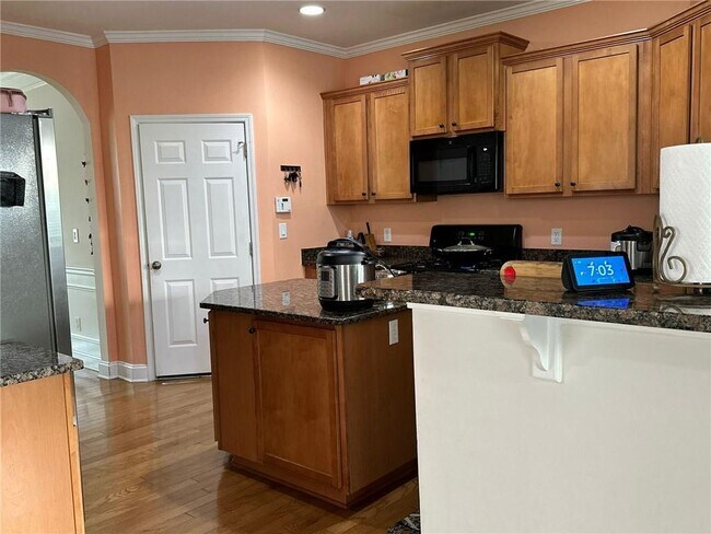 Building Photo - 5860 White Creek Run