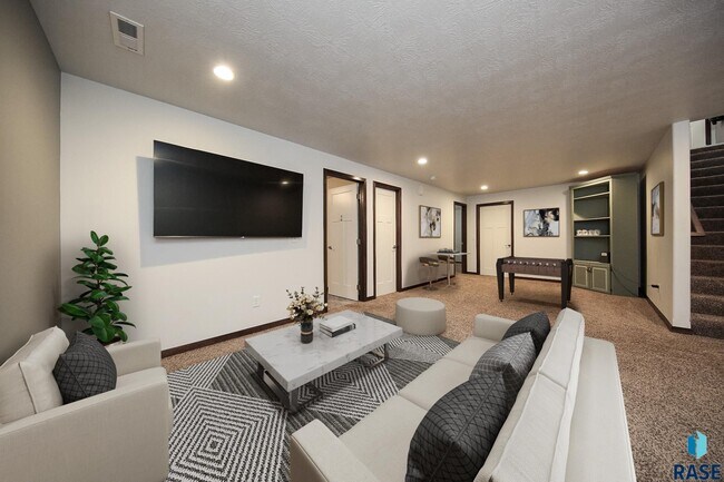 Building Photo - 2714 E Sunburst Dr
