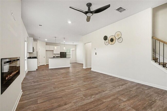 Building Photo - 318 Sandy Creek Dr