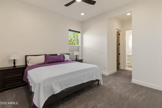 Building Photo - 4236 E Whisper Rock Trl