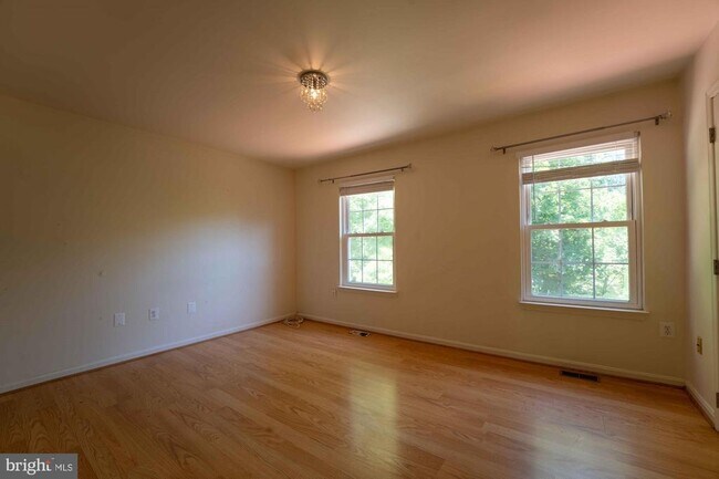 Building Photo - 18246 Fox Chase Cir