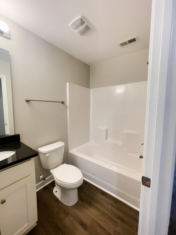 Building Photo - 723 Pine St