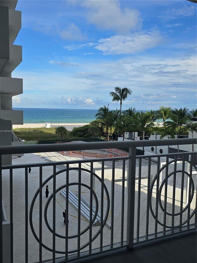 Building Photo - 5825 Collins Ave