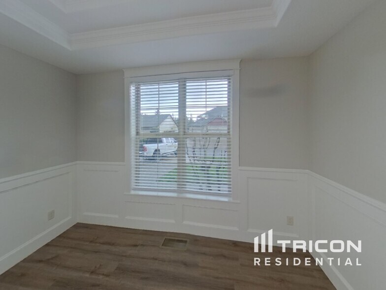 Building Photo - 2429 NW Zinfandel Loop