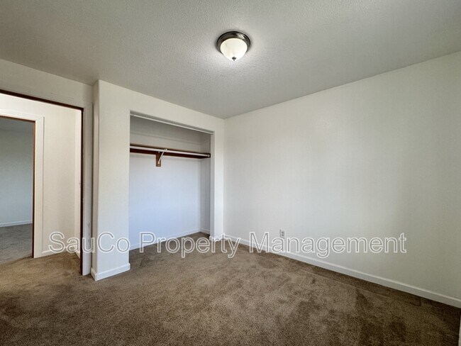 Building Photo - 992 S Palmetto St