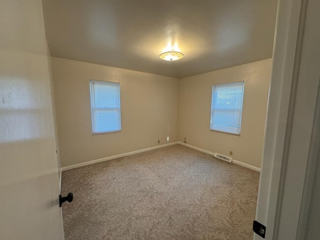 Building Photo - 3512 Ridgeway Ave