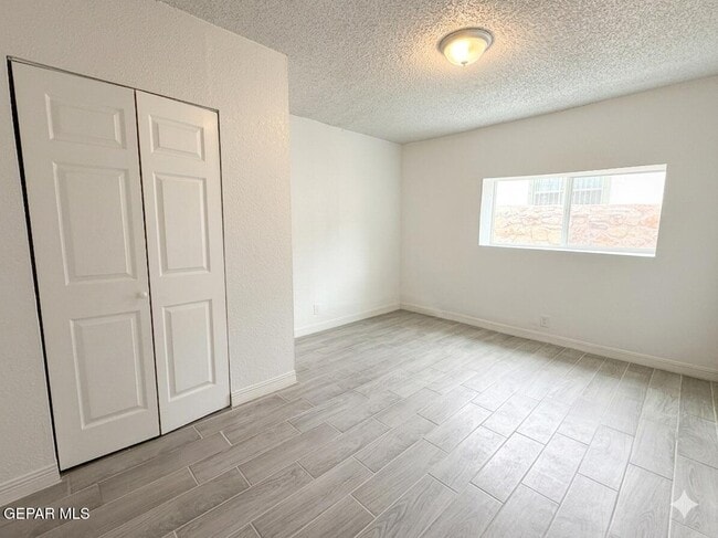 Building Photo - 2807 Grant Ave