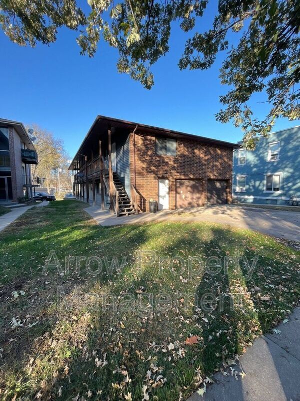 Building Photo - 922 A St