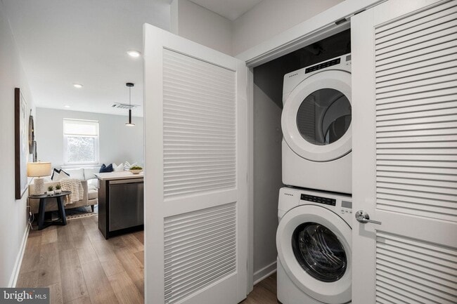 Building Photo - 3449 Scotts Ln