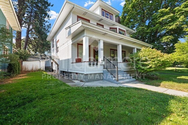 Building Photo - 1321 W 11th Ave