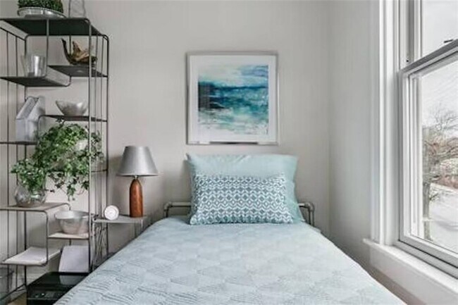 Building Photo - 16 Carroll Ave