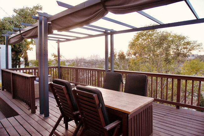 Deck Dining Area - 4907 O Sullivan Dr