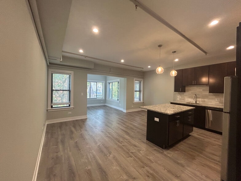 Building Photo - 1000 Crain St