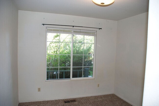 Building Photo - Four Br Single Story Home in NW Reno