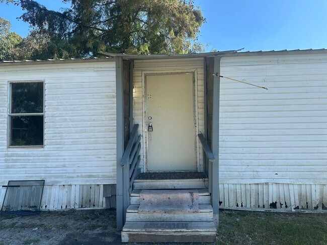 Building Photo - Charming 3 Bedroom 1 bathroom Mobile Home for Rent
