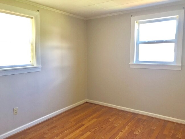 Building Photo - 905 4th St