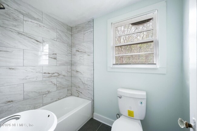 Building Photo - 1438 Dancy St