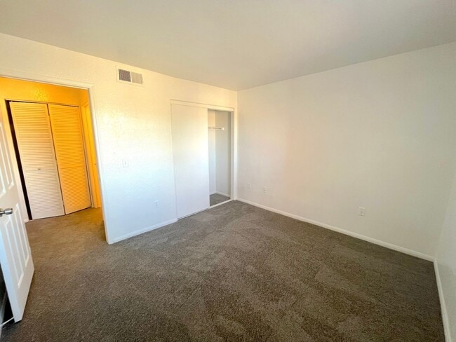 Building Photo - SPACIOUS 2BED/2BATH CONDO * SECOND FLOOR FLOOR UNIT*