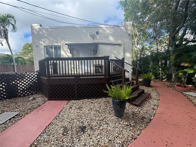 Building Photo - 536 NE 69th St