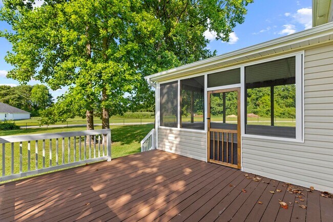 Building Photo - 4 Bedroom with Large Lot Available Now!