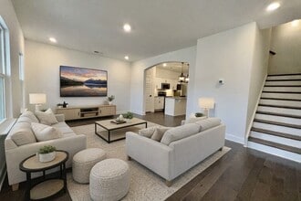 Building Photo - Spacious Townhome Located Minutes from Downtown Gallatin and Hendersonville!