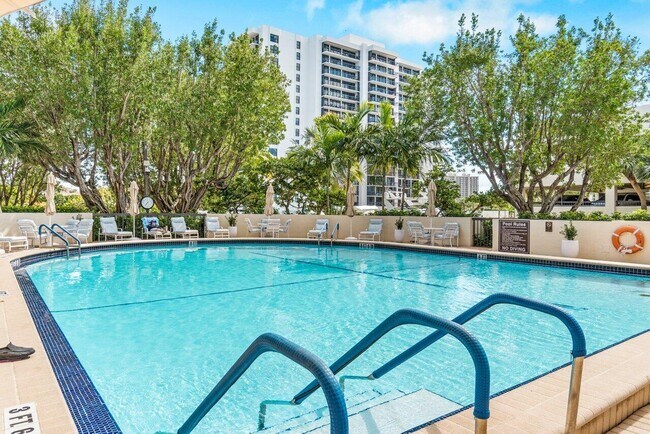 Building Photo - 4740 S Ocean Blvd