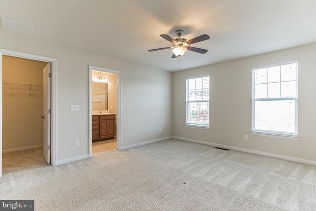 Building Photo - 25621 Pleasant Valley Rd