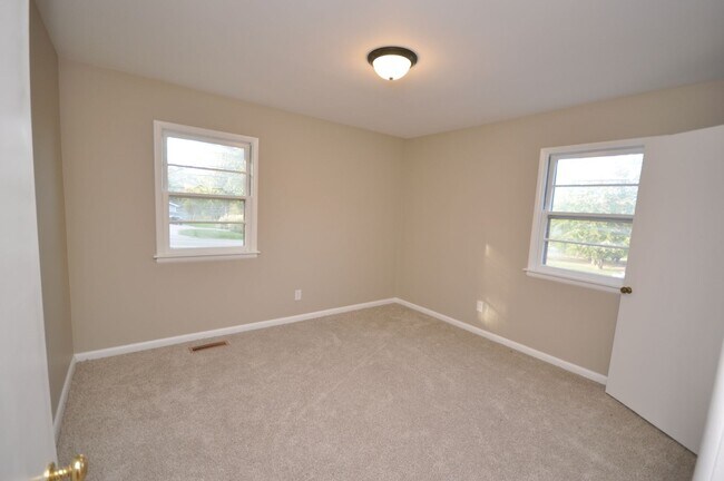 Building Photo - House in Benton City Limits