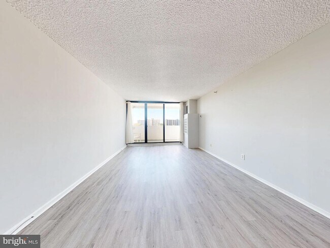 Building Photo - 5911 Edsall Rd