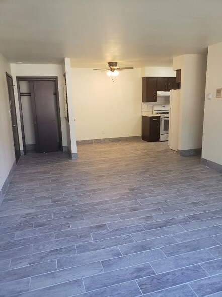 Building Photo - 10241 W Sharon Ln