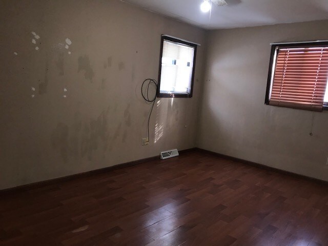 Building Photo - 2 BD Duplex for Rent