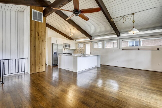 Building Photo - 3/3 Beautiful Contemporary Home in Greenwich Forest