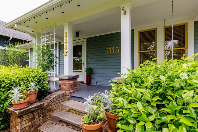 Building Photo - Madrona Home