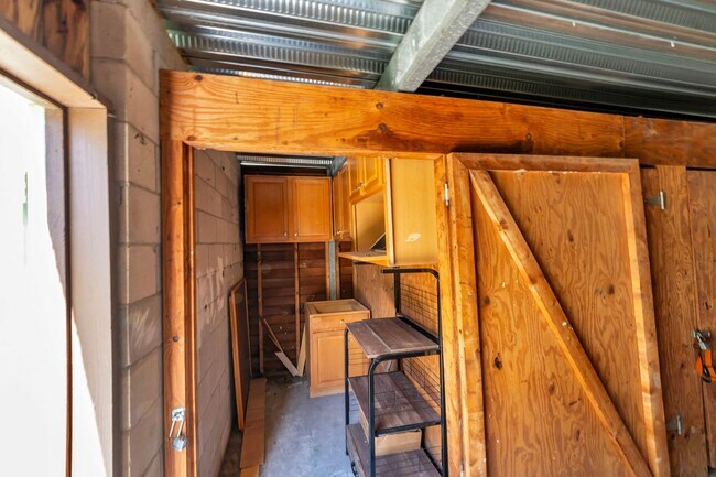 Building Photo - 4114 Pinelake Ln
