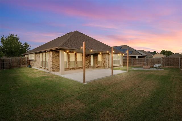 Building Photo - 4802 Oakview Dr