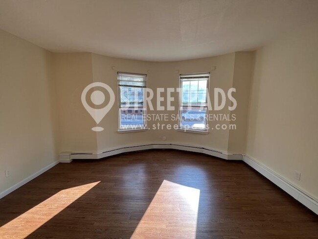 Building Photo - bedroom in Boston MA 02130