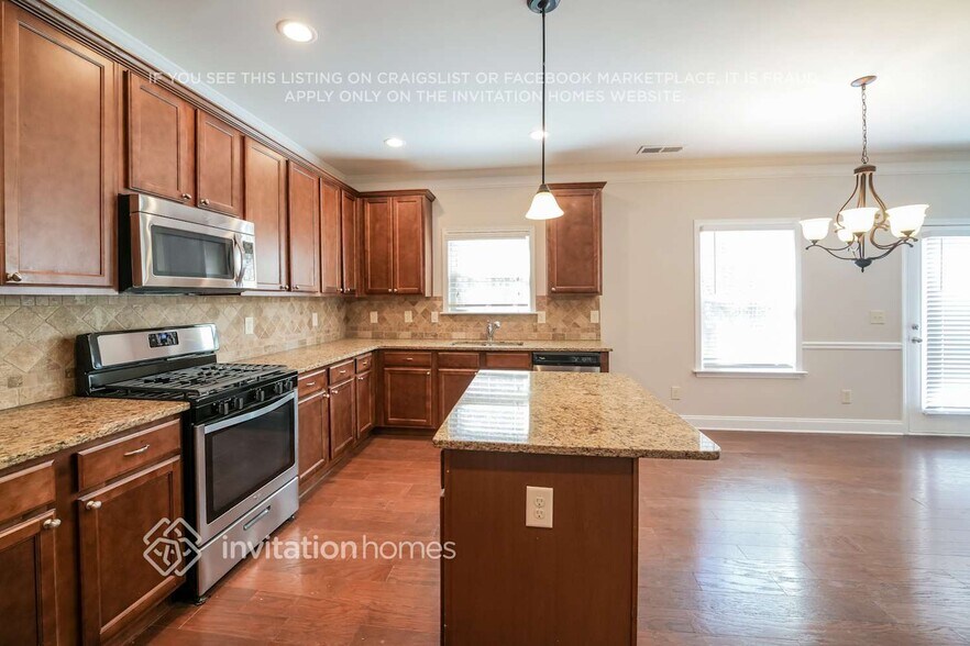 Building Photo - 435 Crestmont Ln