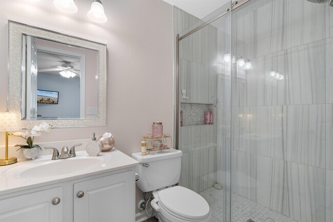 Building Photo - 161 Barclay Dr