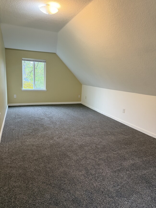 Building Photo - 6102 SE 85th Ave