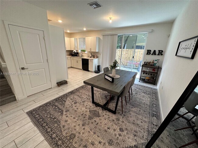 Building Photo - 1030 SE 23rd Terrace