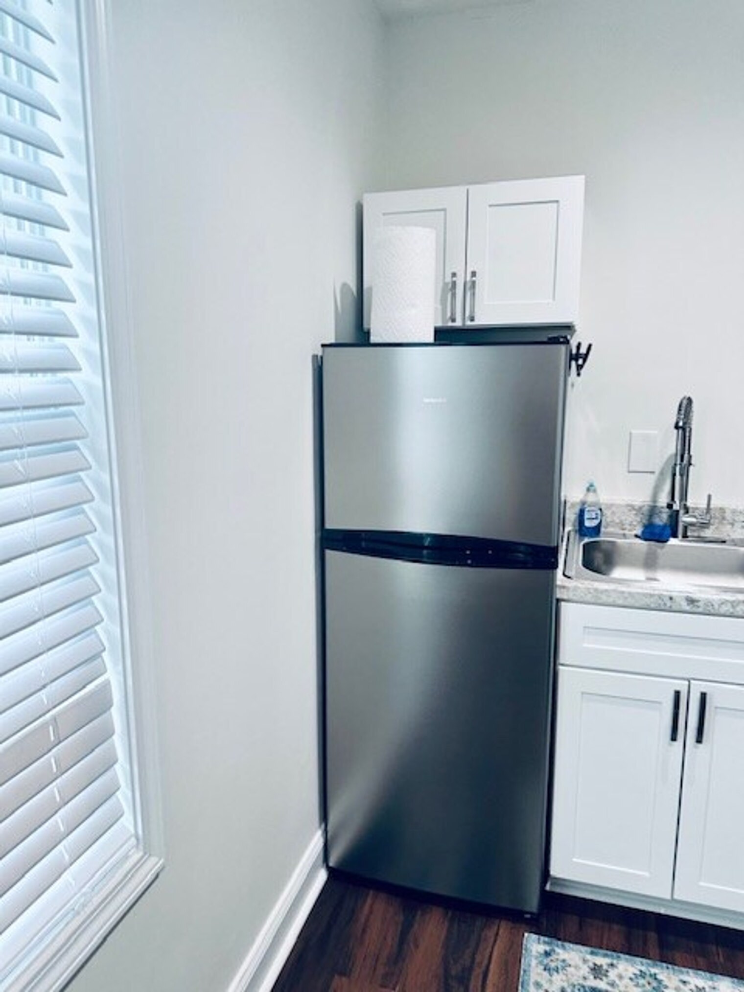 Building Photo - 221A Crest Ln