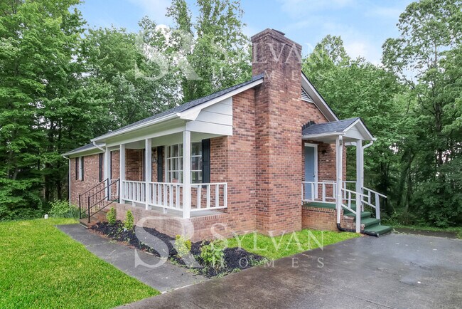Building Photo - Enjoy living the good life in this 4 BR, 3 BA brick rancher